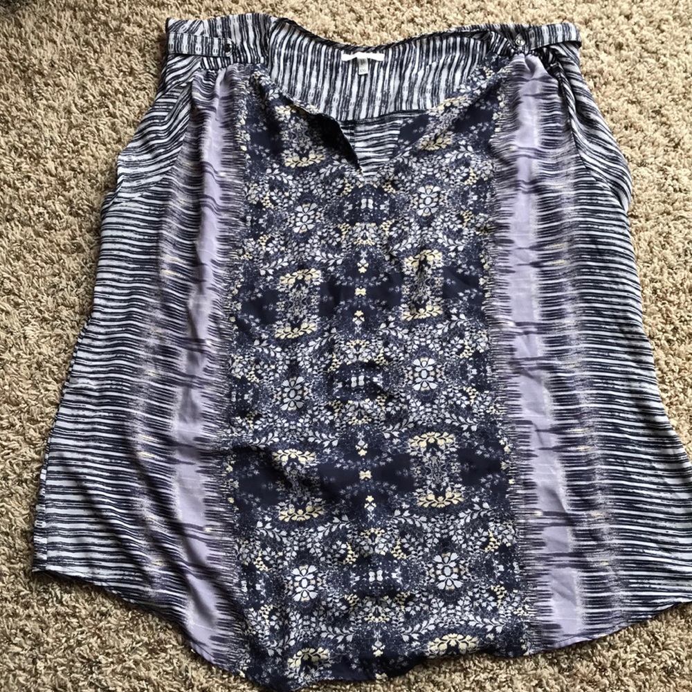 Button sleeve top